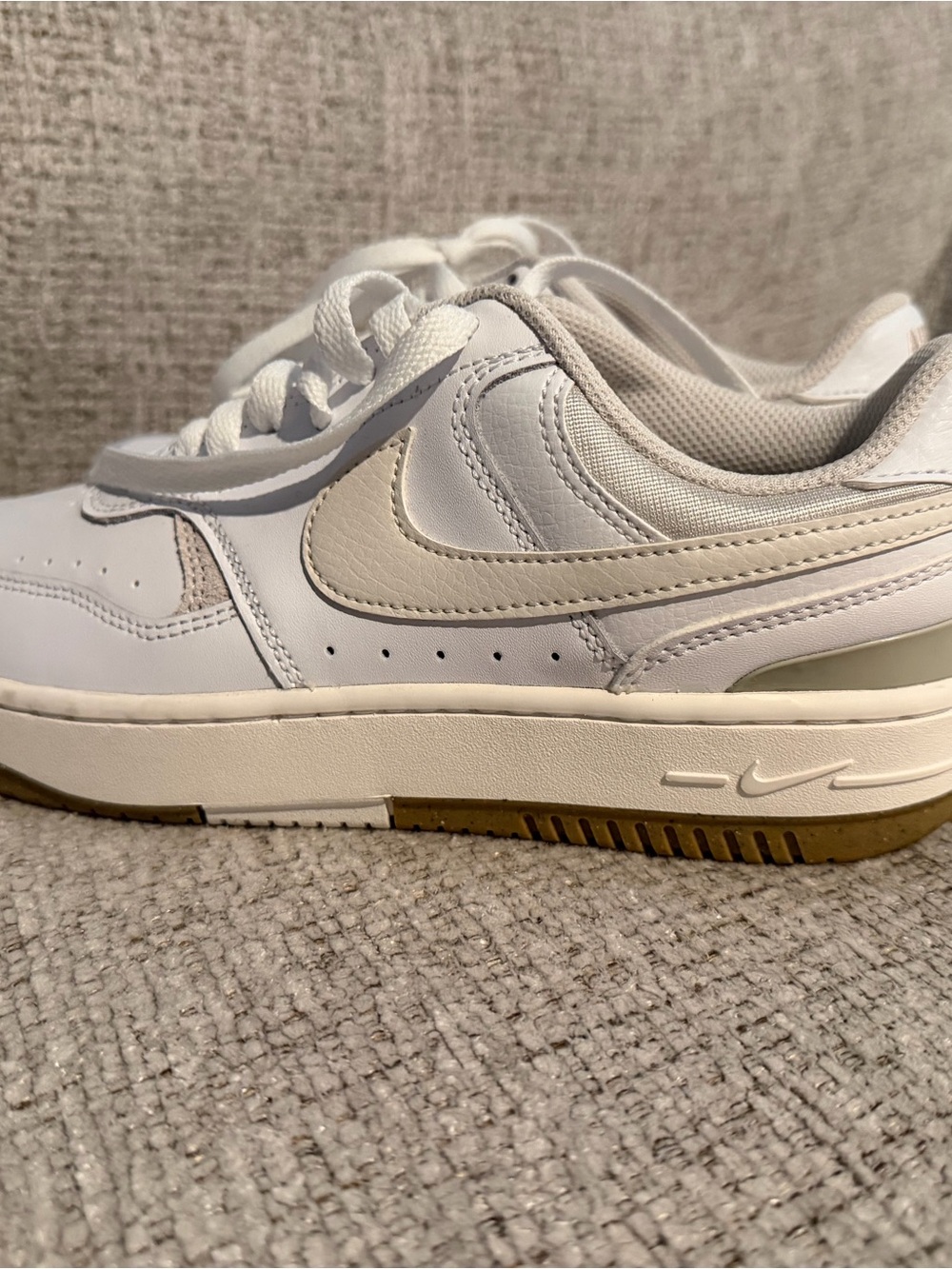 Nike Women's Low-Top Sneakers in White and Light Bone - Picture 2 of 3